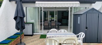 House for rent 200 meters from the beach, close to shops.