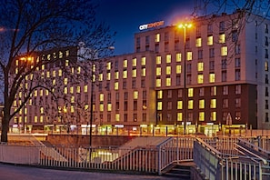 Exterior - Apartment in Warsaw, free underground garage and WiFi, auto check-in-out code (Warszawa)