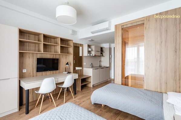 1 bedroom, WiFi, bed sheets - Apartment in Warsaw, free underground garage and WiFi, auto check-in-out code (Warszawa)