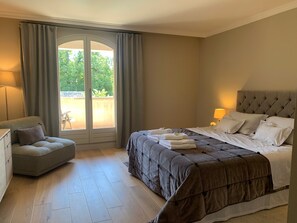 4 bedrooms, desk, iron/ironing board, travel crib - Luxury villa in town center; 5* in a quiet location  (Saint-Rémy-de-Provence)