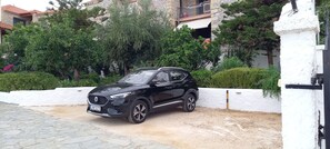 Property grounds -  Sunrise 2 Apartment - Beautifully Located Air Conditioned Apartment Above Beach (Xiropigado)