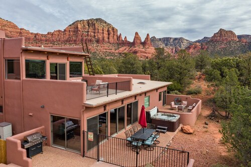 The Hideaway in Sedona - Private Heated* Pool, Spa, Hiking, and Views!