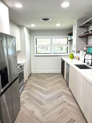 Fridge, microwave, oven, stovetop - Fully renovated gem! Large Pool on a lush double lot (West Palm Beach)