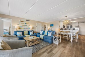 Condo, 3 Bedrooms | Living area