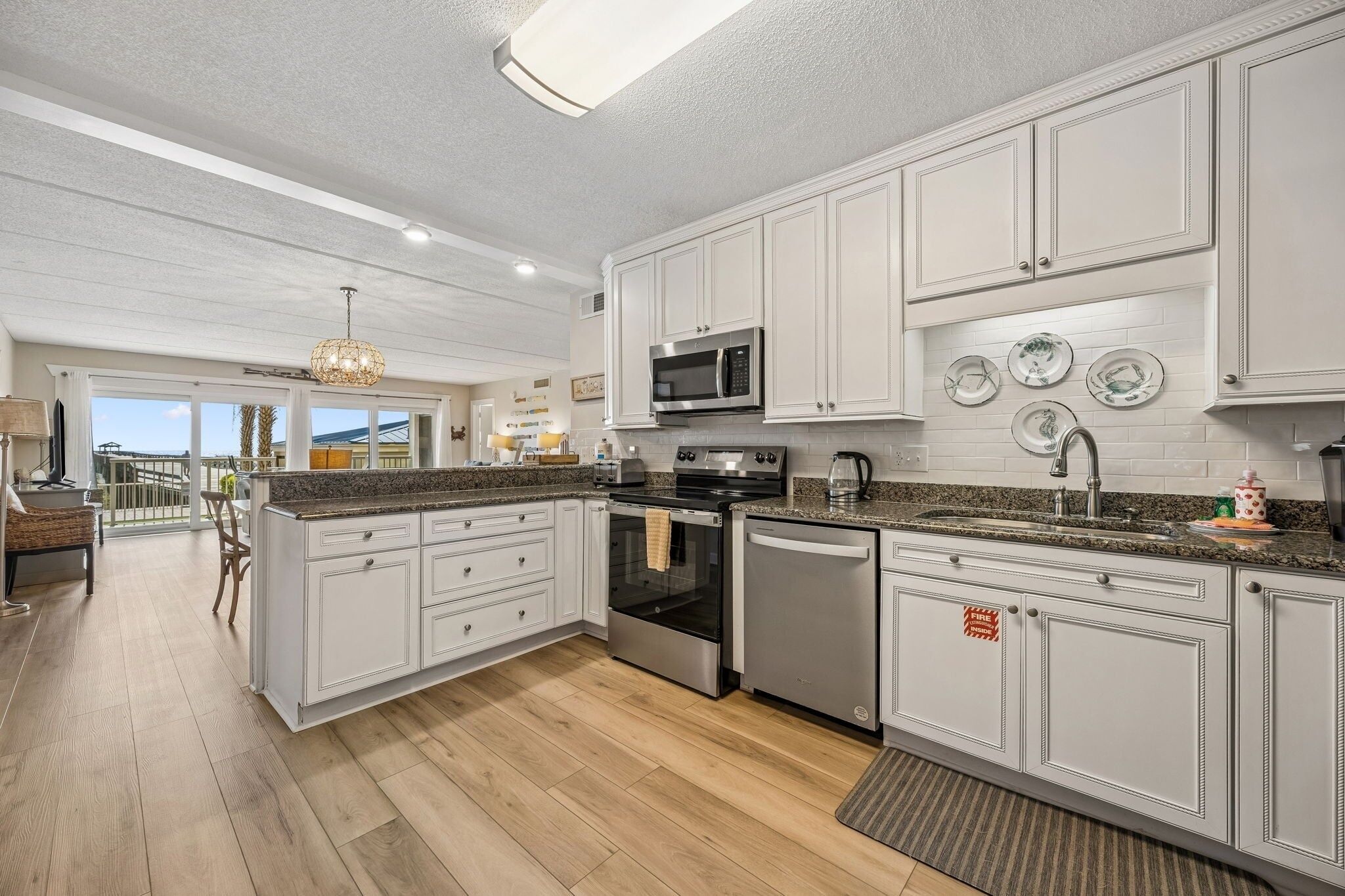 Condo, 3 Bedrooms | Private kitchen | Fridge, oven, coffee/tea maker