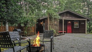 Cabin, 2 Bedrooms | Property grounds