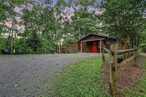 Exterior - Amazing Dreams 2 Bedroom Cabin by RedAwning (Sevierville)