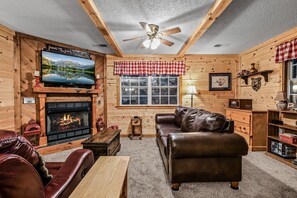 Cabin, 2 Bedrooms | Living area