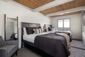 3 habitaciones, escritorio, tabla de planchar con plancha y wifi 