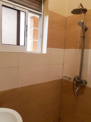 Bathroom - Brian Apartments Kampala. Modern and Peaceful with Free Wi-fi. (Kampala)