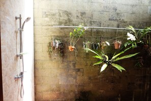 Hair dryer, towels, soap, shampoo - Rendira villa two bedroom villa with private pool & paddy's view (Ubud)
