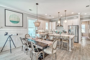 Dining - Picture Perfect Retreat with LSV, Bikes, and Community Pool. 4 Minutes to Beach (Santa Rosa Beach)