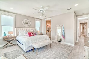 4 bedrooms, iron/ironing board, WiFi, bed sheets