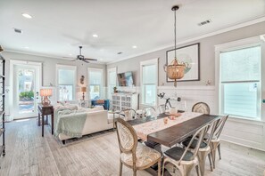 Dining - Picture Perfect Retreat with LSV, Bikes, and Community Pool. 4 Minutes to Beach (Santa Rosa Beach)