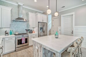 雪櫃、微波爐、焗爐、爐具