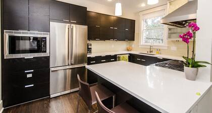 Hilltop House: Great Location, NEW Furniture!