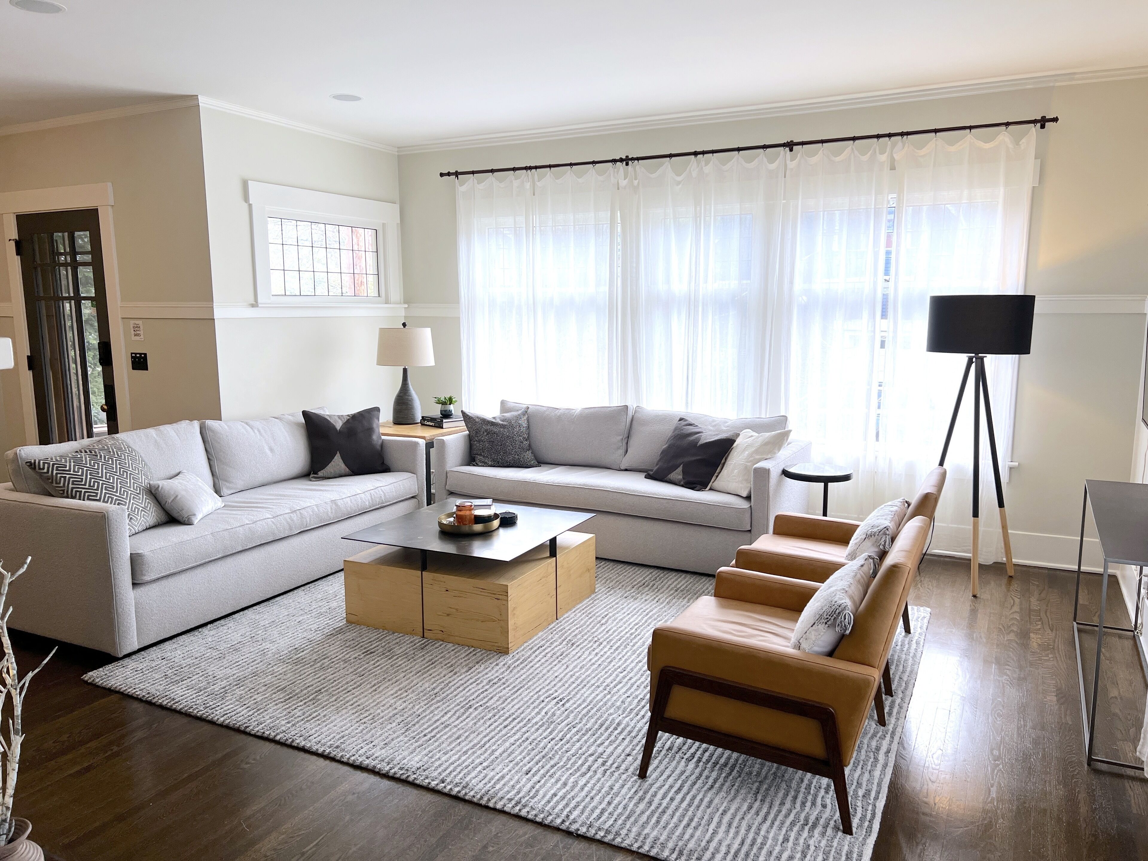 Smart TV, fireplace, books, music library