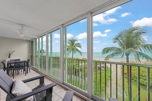 Sanibel Surfside 124: Gulf Front Condo w/ Sunsets!