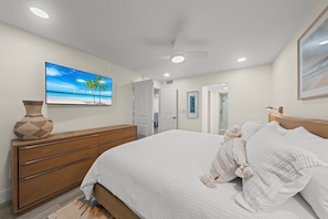 2 bedrooms, iron/ironing board, WiFi, bed sheets - Sanibel Surfside 124: Gulf Front Condo w/ Sunsets! (Sanibel)