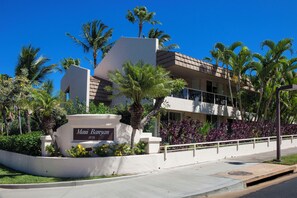 A modern hotel with a sign reading "Maui Banyan 2575".
