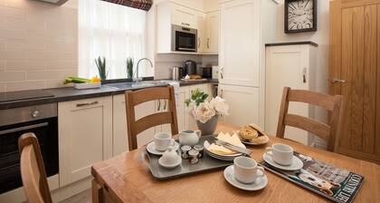 BANK VIEW - in the pretty market town of Melrose, near to the countryside