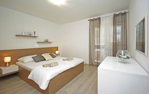 5 bedrooms, WiFi