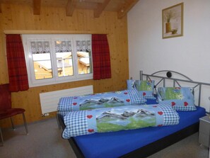 4 quartos, berço de viagem, Wi-Fi de cortesia, roupa de cama