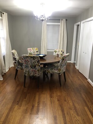 Dining - Masters Rental .5 Miles From Gate (Augusta)