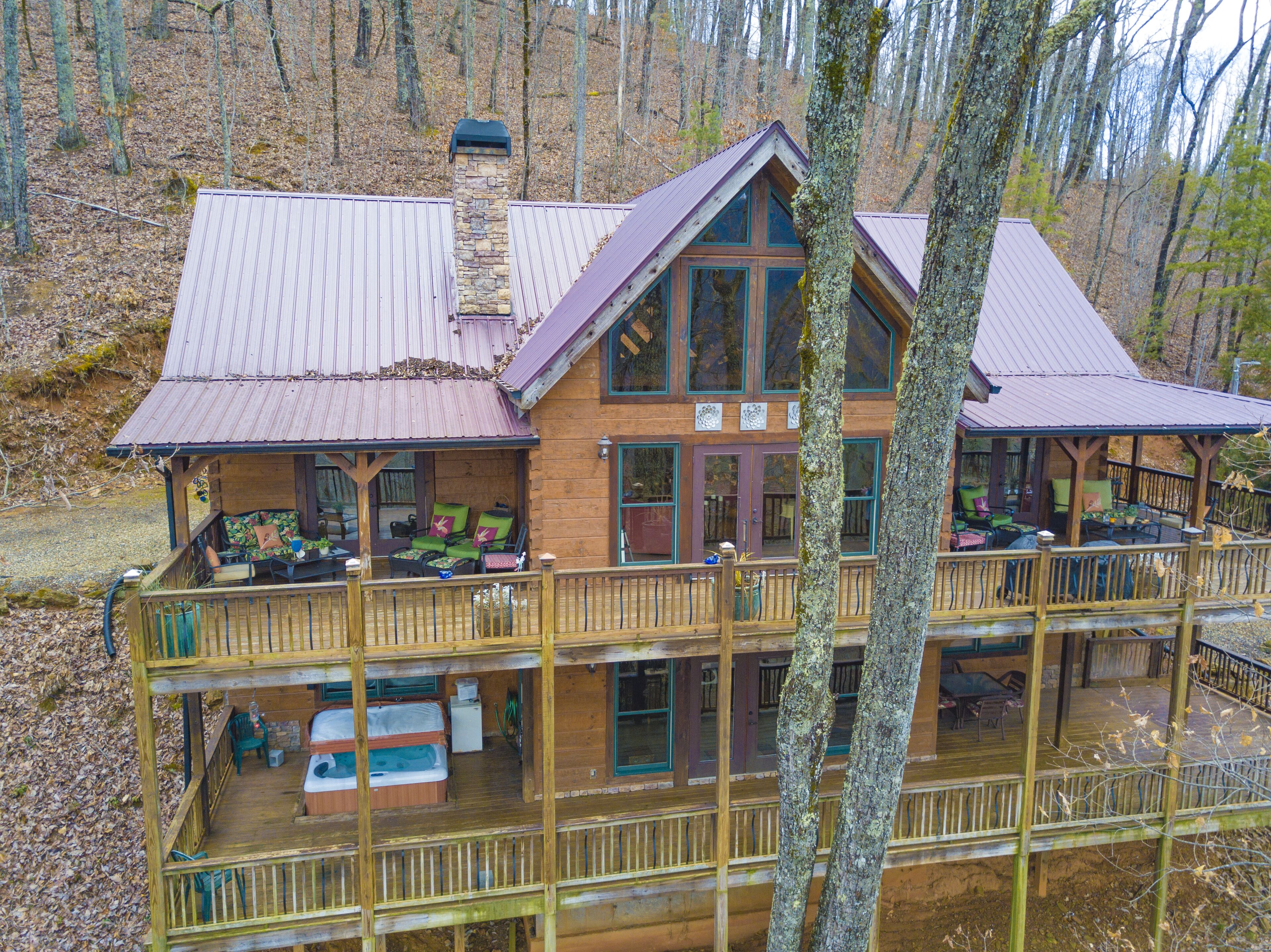 Mountain Retreat w/4 Bedrooms, Mtn. Views, Hot Tub, Internet and much more.