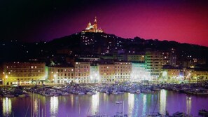 Marina - T2 NEW DESIGN TEAM AND FURNITURE (Marseille)