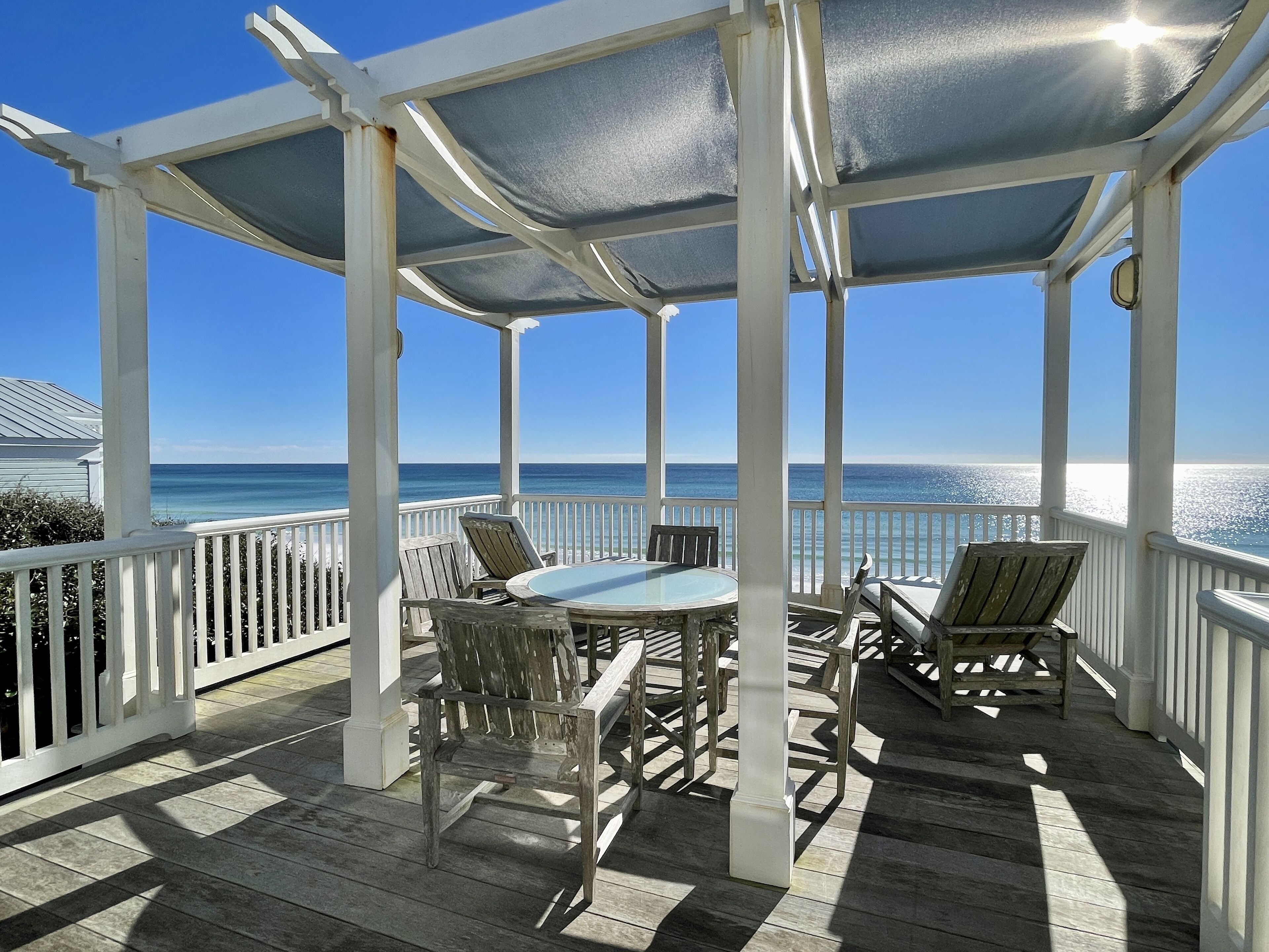 BEACHFRONT IN SEASIDE ON DOUBLE LOT, AMAZING GULF VIEWS, Dune House, sleeps 4