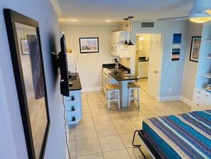 Iron/ironing board, Internet, bed sheets