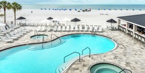 Utomhuspool och uppvärmd pool