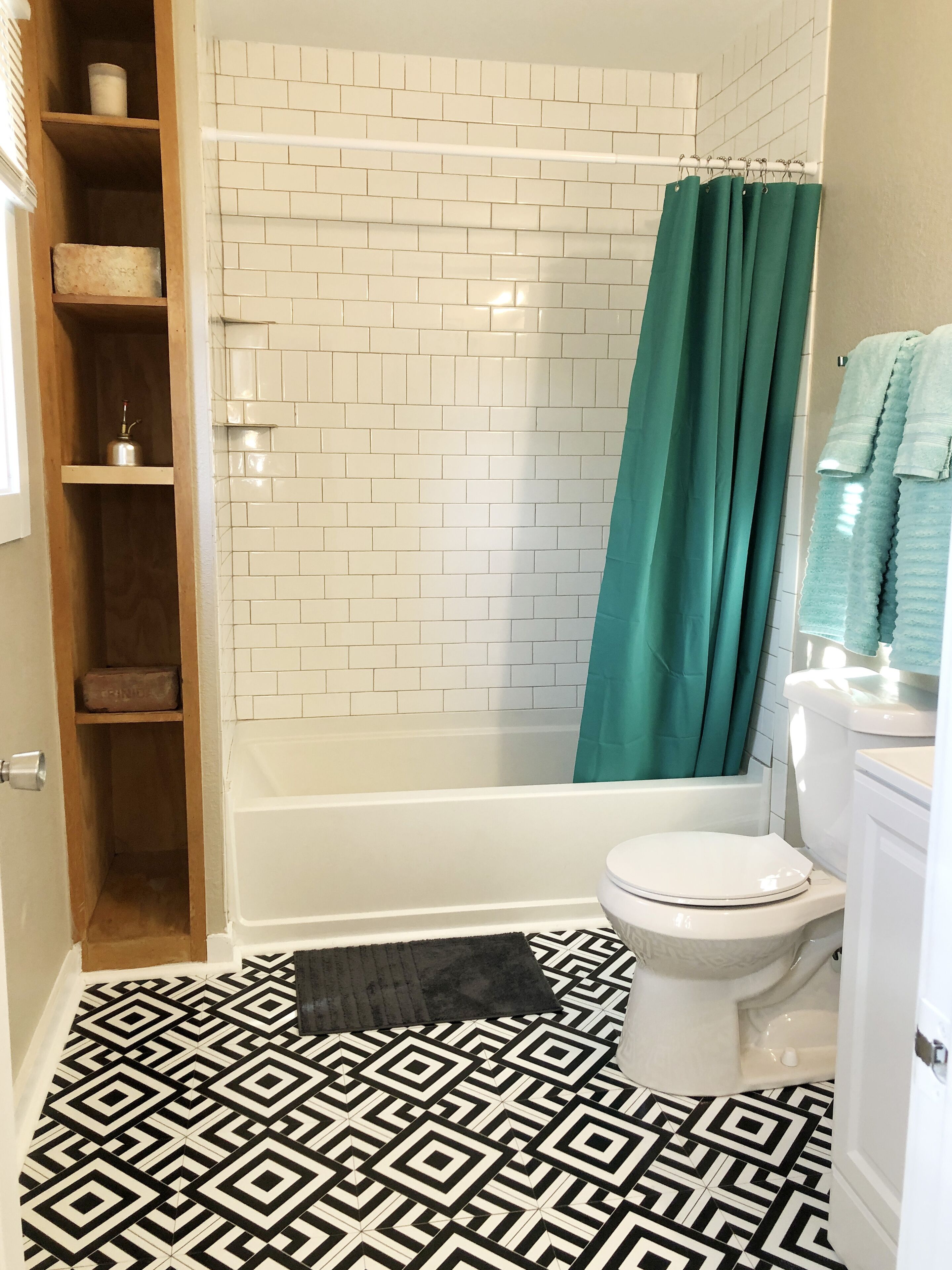 Towels, soap, shampoo, toilet paper