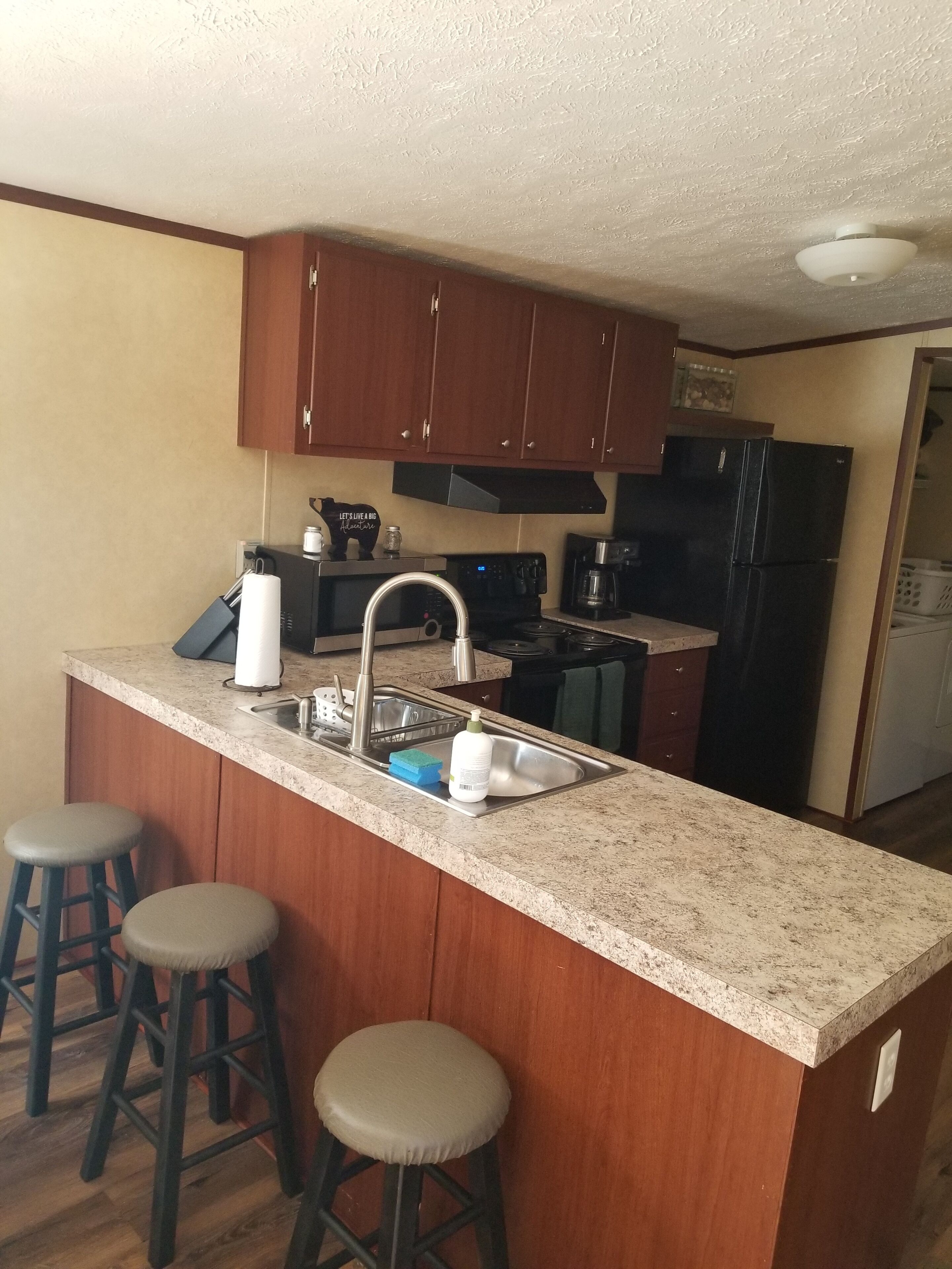 Kjøleskap, mikrobølgeovn, ovn og kokeplater