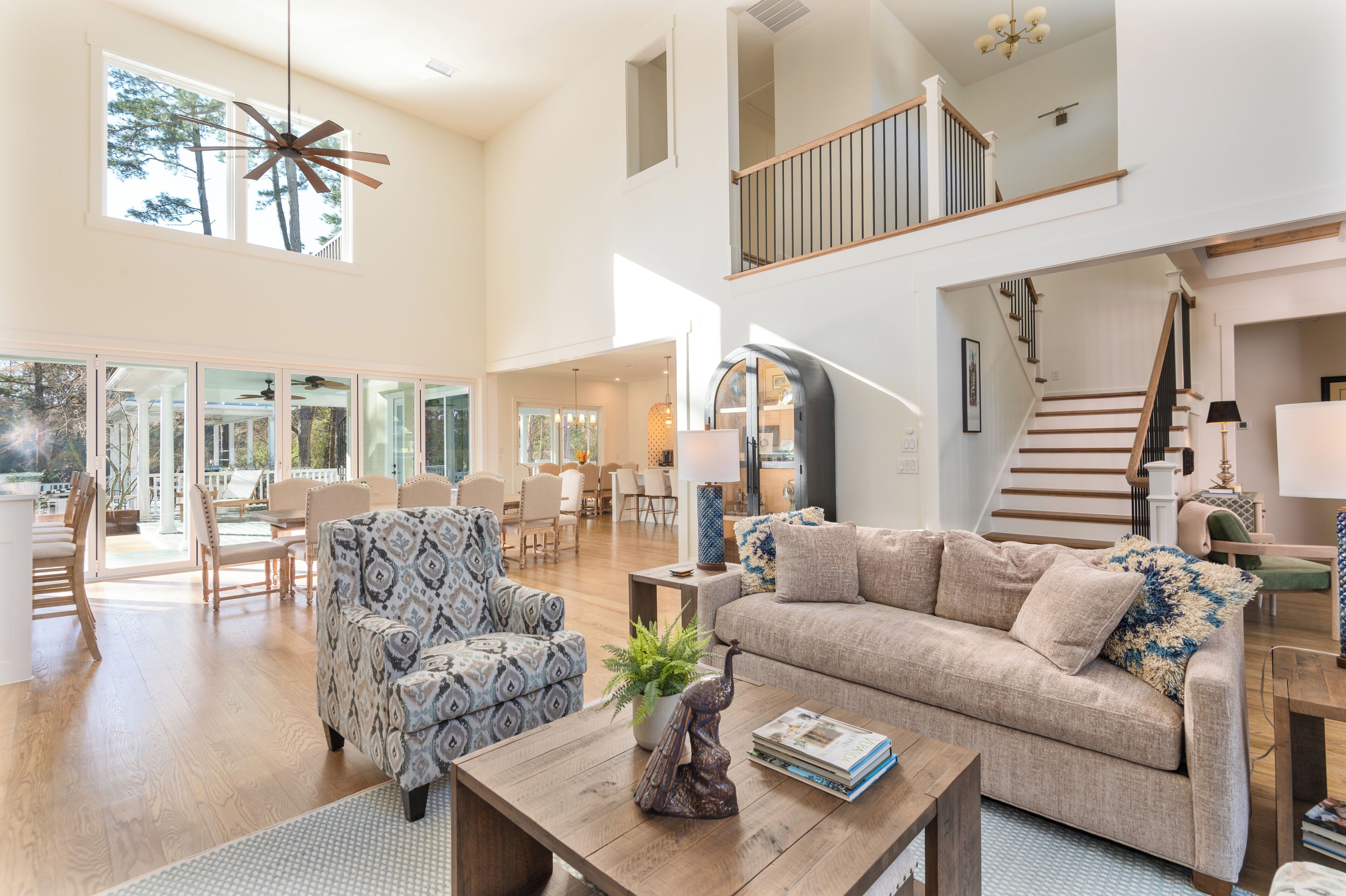 Main Pool House Living room 