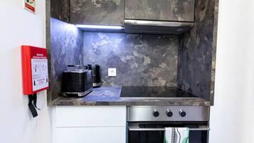 KylskÄp, mikrovÄgsugn, ugn och spishÀll