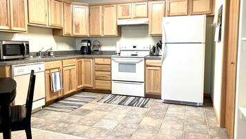 冰箱、微波炉、烤箱、炉灶