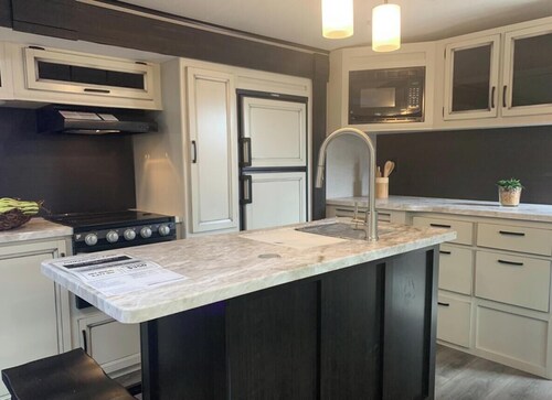 Farmhouse Camper For Rent