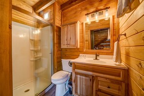 Bathtub, hair dryer, towels - A River Runs Through It - River front | Hot Tub | Pool Table | Fire pit (Blue Ridge)