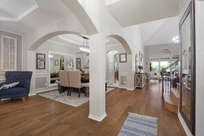 المنشأة من الداخل