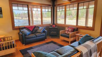 Fireplace, stereo, offices