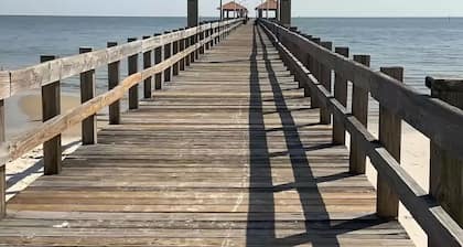 Beach View Cottage Perfect for Family & Friends!