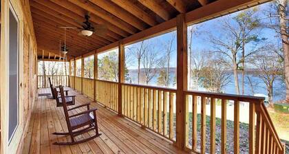 "New Lake Cabin in an Incredibly Quiet Setting"