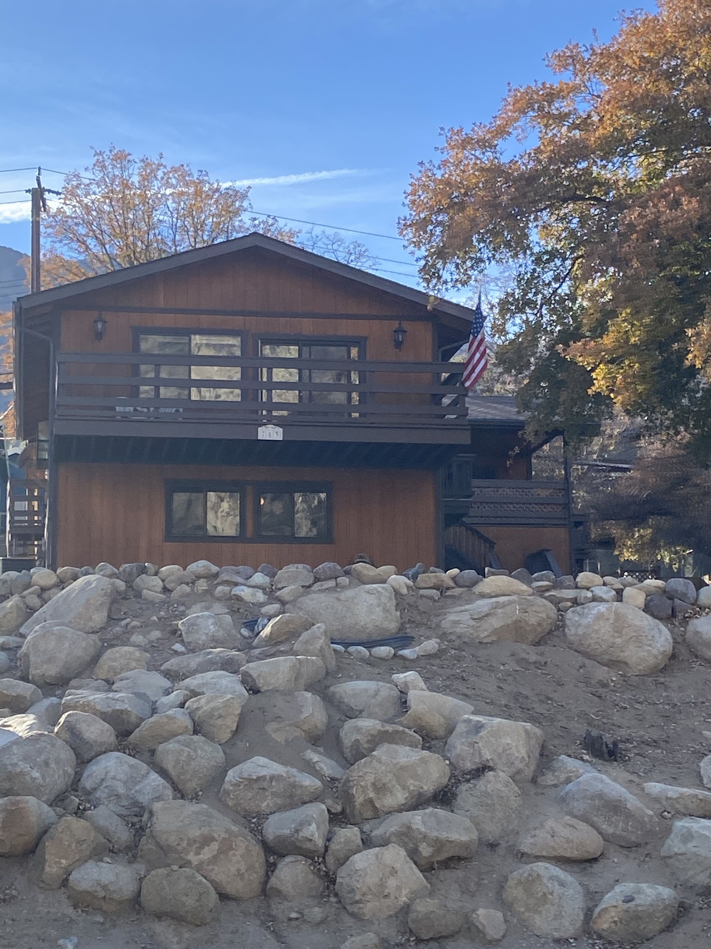 Mountain retreat  close to hikes trials and dining