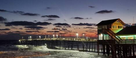 Beach nearby, sun loungers, beach towels