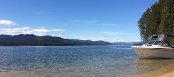 Relax by Priest Lake your cozy retreat within 2 miles to Elkins and the lake