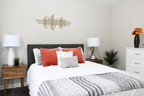2 habitaciones, escritorio, tabla de planchar con plancha y wifi gratis