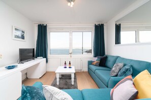 Flat-screen TV - 11 Carrack Widden – Sleeps Two – Sea Views – Parking (St Ives)