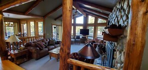 TV, fireplace, books, stereo - Your Own Sunriver Lodge on the Edge of the Forest - A/C -10 SHARC Passes!! (Sunriver)